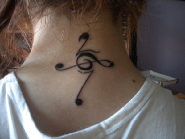 Alessia - Flamingo clef tattoo