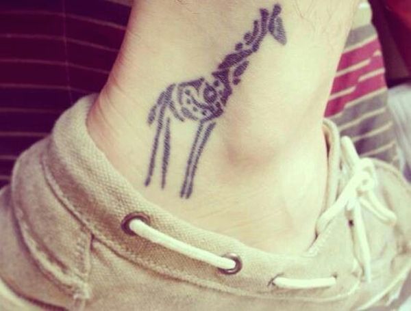 Mariah - Giraffe tattoo