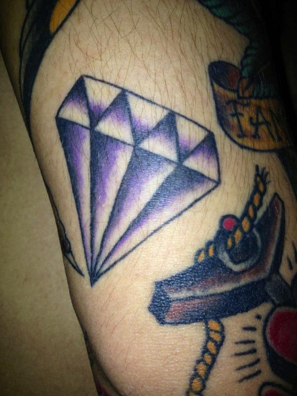 Mattia - Old school diamond tattoo