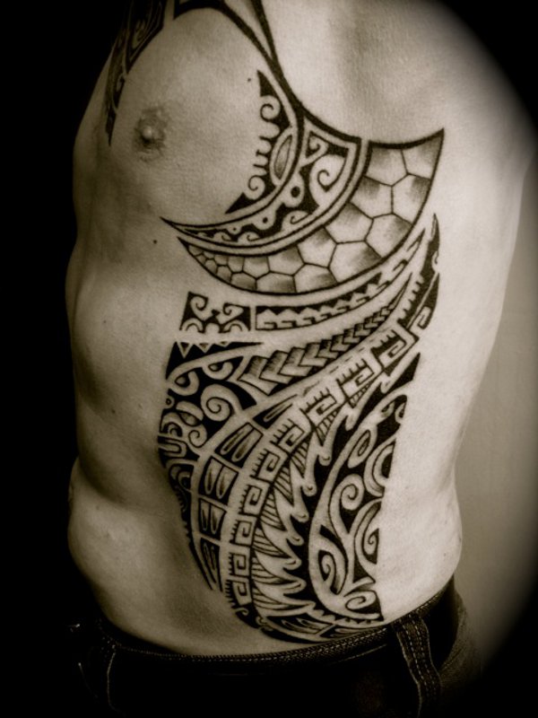 Tanne - Polynesian ribcage tattoo photo